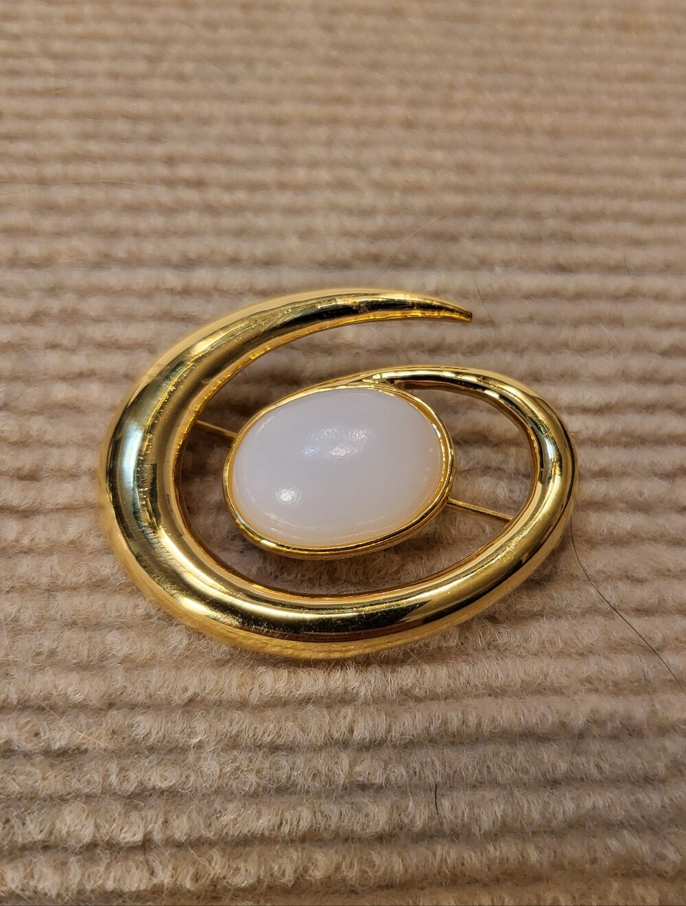 MONET Goldtone Faux Pearl SWIRL Shape Pin/Brooch Signed
